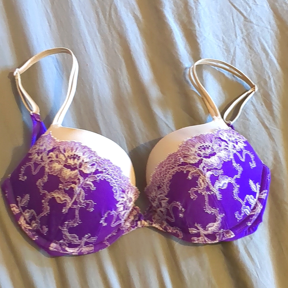 32DD Victoria Secret Very Sexy Plunge Bra- Silver and Purple lace